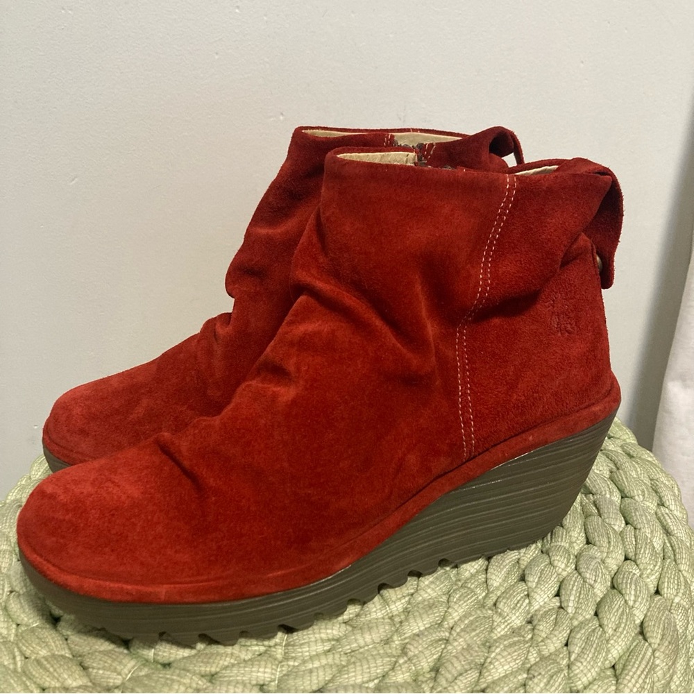 NWOB Fly London Red Suede Scrunch Slouch Ruched Wedge Heel Snap Ankle Boots
